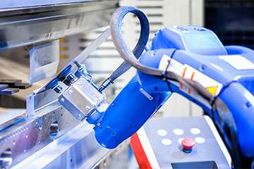 钣金行业资讯-采用机器人钣金折弯，钣金加工行业已经不再需要大批量的尺寸来使用机器人折弯机-华体网页版页面登录-华体(中国)